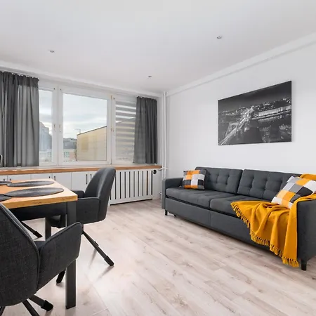 Plac Grunwaldzki Inviting By Bookinghost Вроцлав