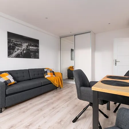 Апартаменты Plac Grunwaldzki Inviting By Bookinghost