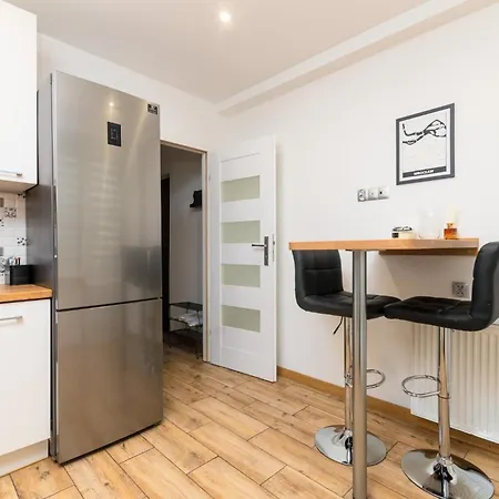 Plac Grunwaldzki Inviting By Bookinghost * Вроцлав