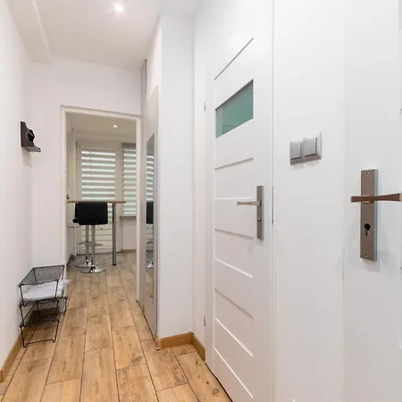 Апартаменты Plac Grunwaldzki Inviting By Bookinghost