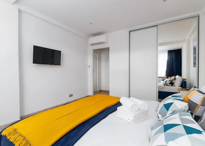 Plac Grunwaldzki Inviting By Bookinghost *