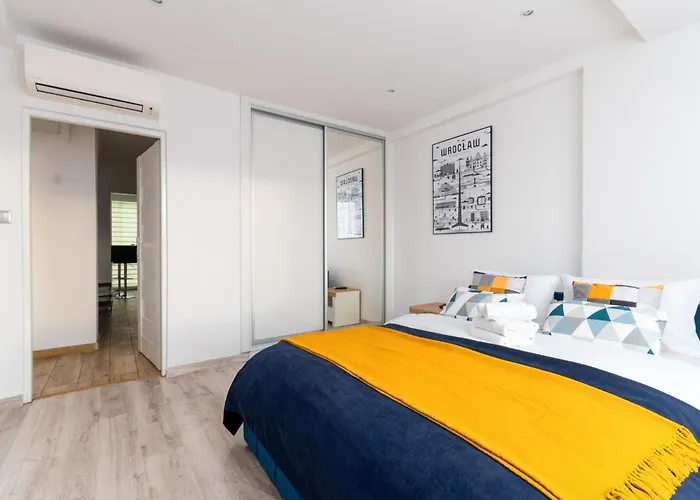 Plac Grunwaldzki Inviting By Bookinghost Wrocław