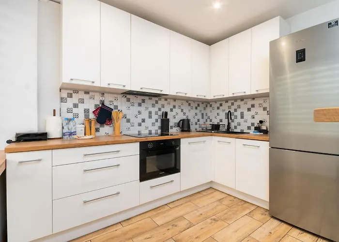 Plac Grunwaldzki Inviting By Bookinghost *